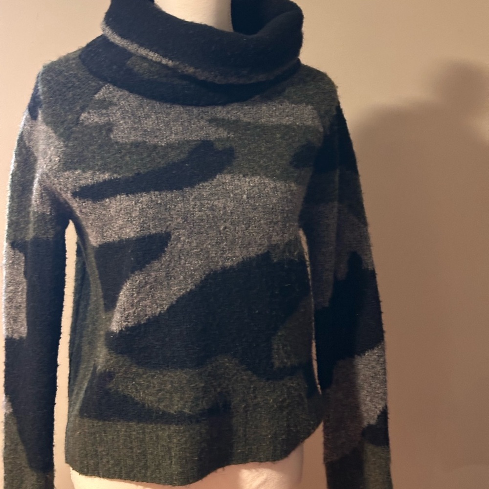 RD Style Green and Black Cowl Neck Sweater